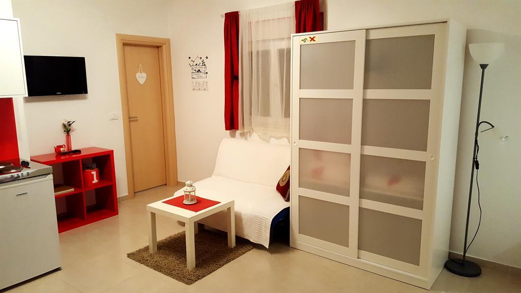 Apartments Zara Петрчане Экстерьер фото